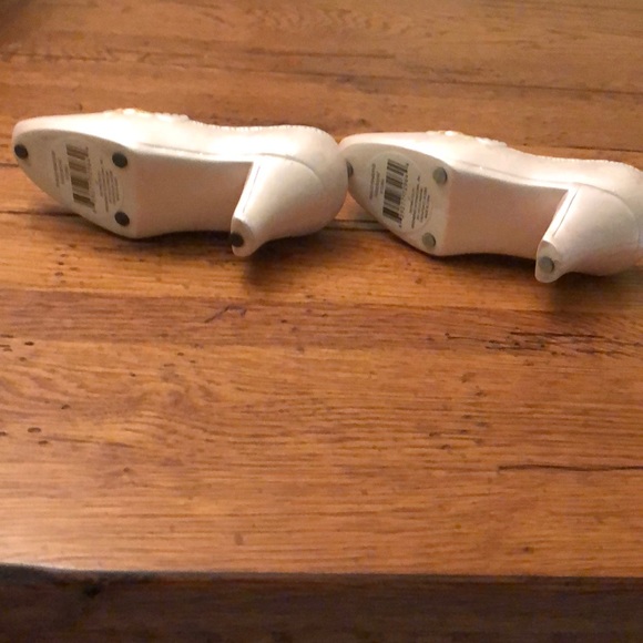 Pearled frame shoes - Picture 5 of 5